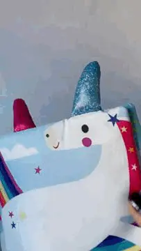 Kids Books- Libro de tela multicolor para bebés con texturas. Magical Unicorns gif 3